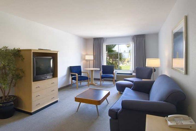 Hampton Inn San Diego Downtown Exterior photo